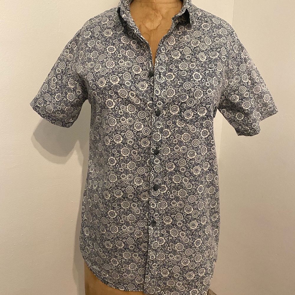 Billabong Men's Navy and White Floral Patterned Shirt